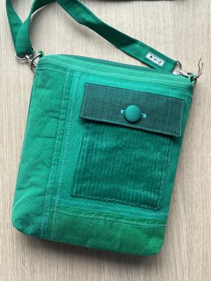 "Flickenwerk II mit Tasche" - GRASGRÜN